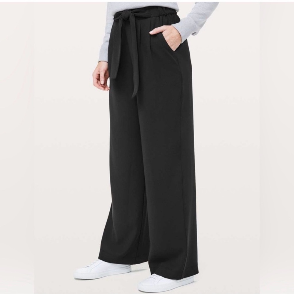 Lululemon Noir Pant Woven
Black size 4